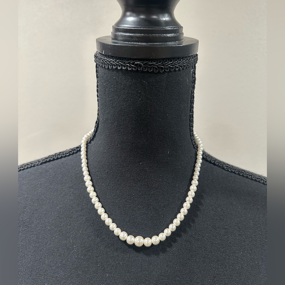 Elegant Pearl Necklace